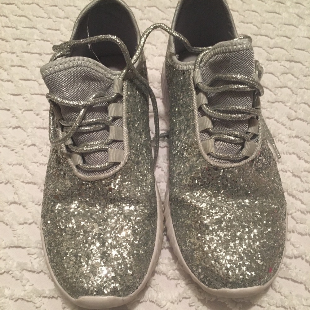 Women’s size 7.5 silver sparkly tennis shoes